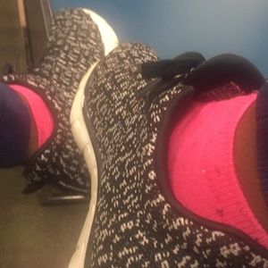 Meet your Posher, Edneishia